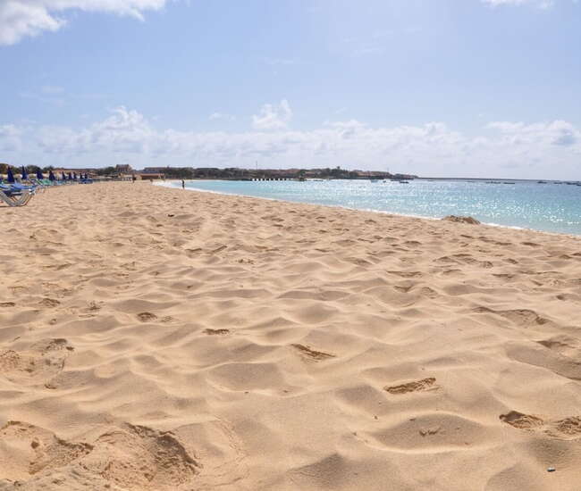 kapverdische Badeinsel Sal - Nachmittags am Strand von Santa Maria