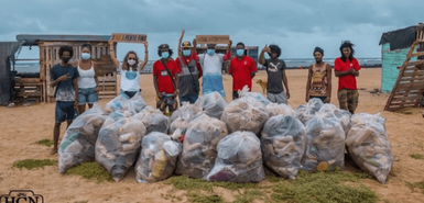 Helfer der Aktion Sal e Pente Fino mit ihren Müllsäcken