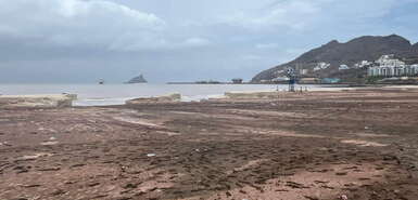 Der Laginha-Strand in Mindelo wurde teilweise vom Schlamm abgetragen