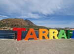 Schriftzug TARRAFAL in Regenbogenfarben
