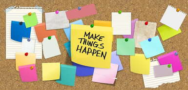 Pinnwand mit Notizzetteln - Make Things Happen